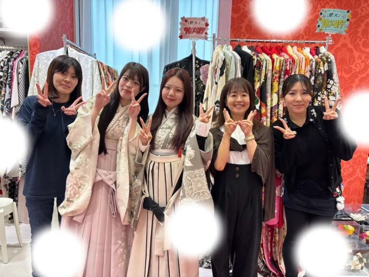 ご友人様同士でご来店された2027年卒業式袴レンタルされたお嬢様